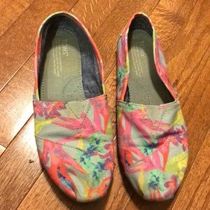 Toms shoes size 9